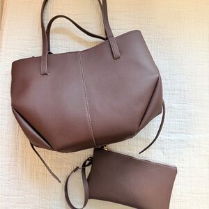 Elegant Brown Tote Bag with Pouch